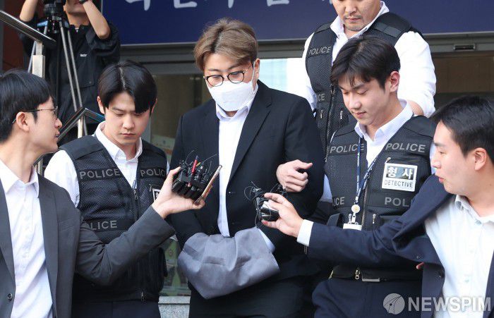 '음주 뺑소니' 혐의로 재판에 넘겨진 트로트 가수 김호중에 대한 항소심 1차 공판이 오는 12일 열린다. 사진은 김씨가 지난해 5월31일 오전 서울 강남경찰서에서 서울중앙지검으로 송치되는 모습. [사진=뉴스핌 DB]
