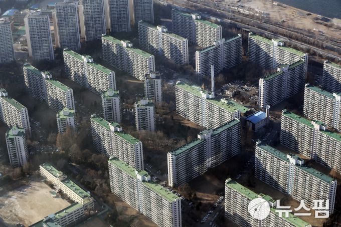 서울 송파구 롯데월드타워 서울스카이 전망대에서 바라본 잠실주공5단지 [사진=이형석 사진기자]