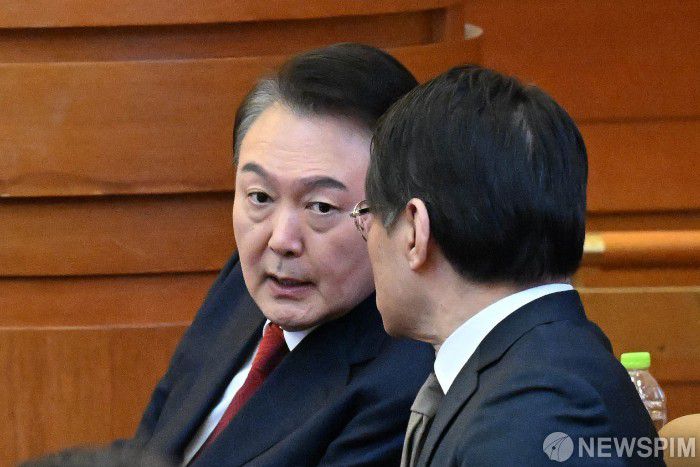 [서울=뉴스핌] 사진공동취재단 = 윤석열 대통령이 11일 서울 종로구 헌법재판소에서 열린 '윤석열 대통령 탄핵심판 7차 변론'에 자리하고 있다. 2025.02.11 photo@newspim.com