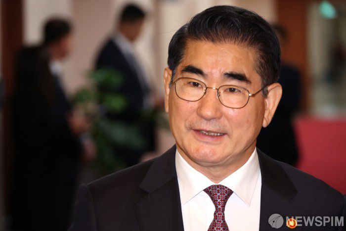 김용현 전 국방부 장관 측이 수사기록을 헌법재판소에 보내는 것은 불법이라며 검찰을 상대로 제기한 집행정지 소송 첫 심문이 오는 17일 진행된다. 사진은 김 전 장관이 지난해 11월26일 정부서울청사에서 열린 국무회의에 참석하는 모습. [사진=뉴스핌 DB]