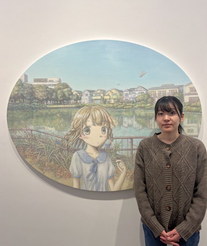 [서울=뉴스핌] 페로탕 서울에서의 개인전을 위해 내한한 일본의 유망 신예화가 에미 쿠라야. 만화적 감수성과 회화적 섬세함을 결합해 인물의 미묘한 감성을 차분히 드러낸 회화를 선보인다. [사진= 이영란 미술전문기자] 2025.03.13 art29@newspim.com