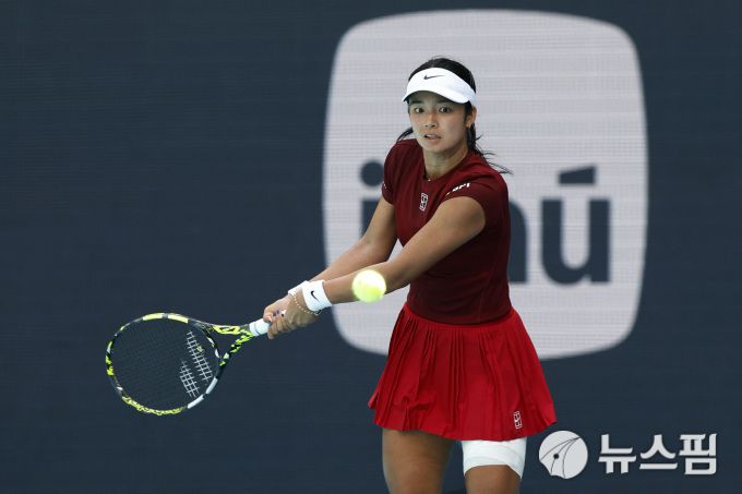 [마이애미 로이터=뉴스핌] 장환수 스포츠전문기자= 알렉산드라 이알라의 백스트로크. 2025.03.27 zangpabo@newspim.com