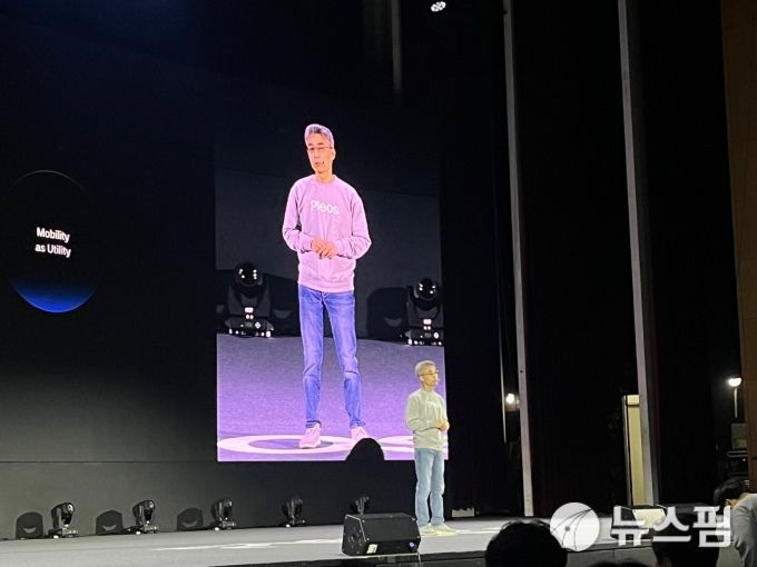 [서울=뉴스핌] 조수빈 기자 = 송창현 현대차그룹 AVP 사업본부장 사장이 28일 서울 코엑스에서 열린 현대차그룹 개발자 컨퍼런스 '플레오스 25(Pleos 25)'에서 키노트 스피치를 하고 있다. [사진=조수빈 기자] 2025.03.28 beans@newspim.com