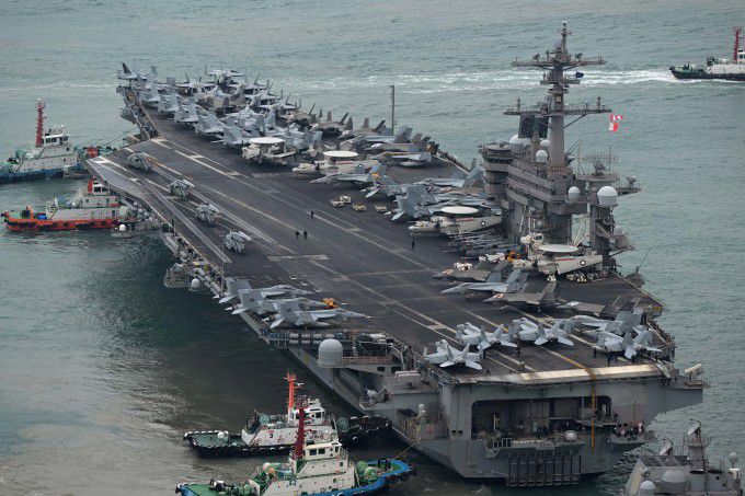 핵항모 칼빈슨함(CVN-70·10만t급 사진)을 기함(旗艦)으로 하는 미국 해군 1항모강습단이 2일 오후 한국 해군 부산작전기지에 입항했다. [사진=해군]