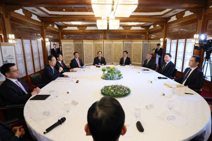 한덕수 대통령 권한대행 국무총리가 1일 삼청동 총리서울공관에서 경제안보전략TF 회의를 주재하고 있다. [사진=국무총리실]