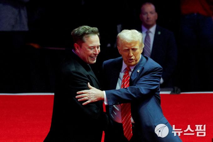 도널드 트럼프 미국 대통령과 일론 머스크.[사진=로이터 뉴스핌] 2025.04.03 mj72284@newspim.com