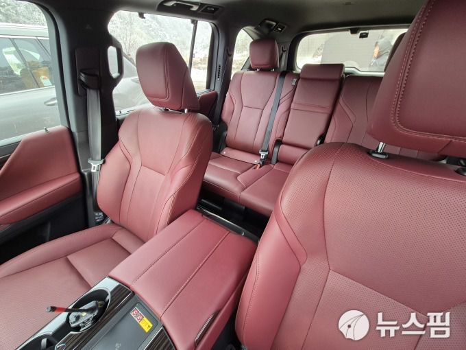 [인제=뉴스핌] 김승현 기자 = 렉서스 플래그십 대형 SUV LX 700h의 4세대 모델 '디 올 뉴 LX 700h'(THE ALL-NEW LX 700h)'. 2025.04.04 kimsh@newspim.com