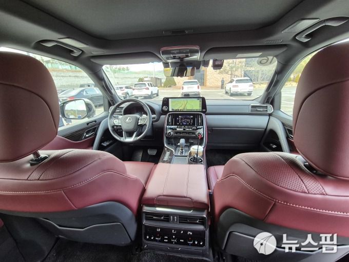 [인제=뉴스핌] 김승현 기자 = 렉서스 플래그십 대형 SUV LX 700h의 4세대 모델 '디 올 뉴 LX 700h'(THE ALL-NEW LX 700h)'. 2025.04.04 kimsh@newspim.com