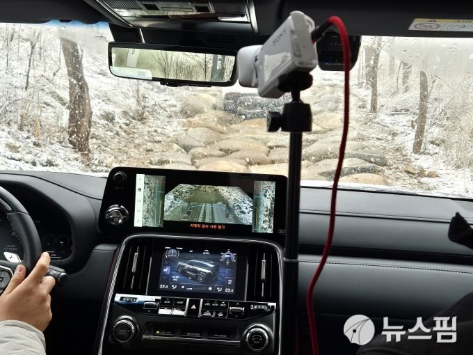 [인제=뉴스핌] 김승현 기자 = 렉서스 플래그십 대형 SUV LX 700h의 4세대 모델 '디 올 뉴 LX 700h'(THE ALL-NEW LX 700h)'. 2025.04.04 kimsh@newspim.com