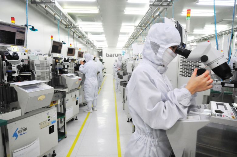 반도체 패키징 공정작업 모습 [사진=뉴스핌DB]