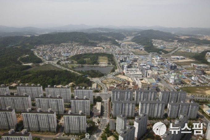 '악성 미분양'으로 불리는 준공 후 미분양 물량이 지방 중심으로 급등하고 있다. 정부는 한국토지주택공사(LH)를 통한 직접 매입 등의 방안을 내놨지만 시장 시선이 곱지 않다. [사진=뉴스핌DB]