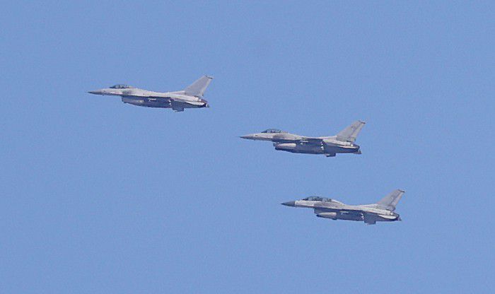 [서울=뉴스핌] 정일구 기자 = 6일 오전 경기 포천시 승진훈련장에서 열린 '2025년 전반기 한미연합 수도기계화보병사단(수기사) 통합화력 실사격 훈련'에서 KF-16이 기동하고 있다. 2025.03.06 mironj19@newspim.com