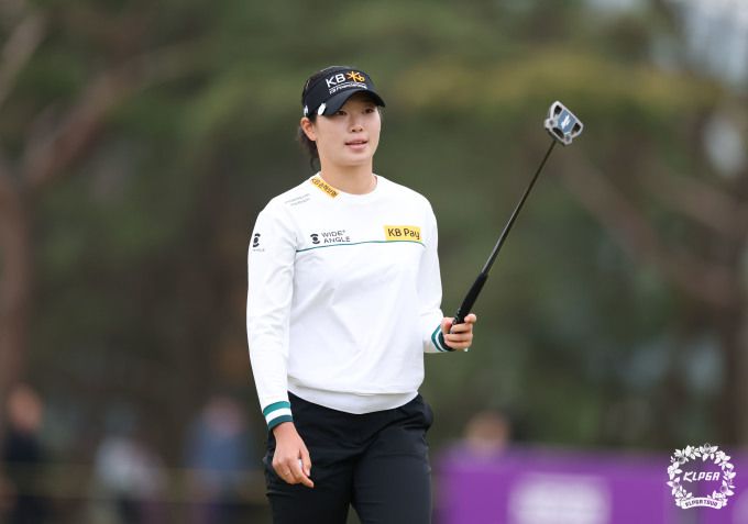 [서울=뉴스핌] 김용석 기자 = 마지막 18번홀을 끝낸 뒤 웃음 짓는 방신실. [사진= KLPGA] 2025.04.20 fineview@newspim.com