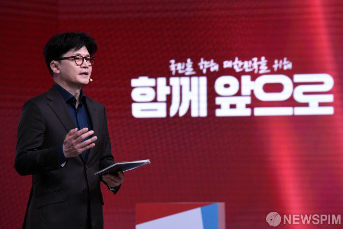 [서울=뉴스핌] 국회사진취재단 = 한동훈 국민의힘 경선 후보가 18일 서울 강서구 ASSA 아트홀에서 열린 '제21대 대통령후보자 국민의힘 1차 경선 후보자 비전대회'에서 비전을 발표하고 있다. 2025.04.18 photo@newspim.com