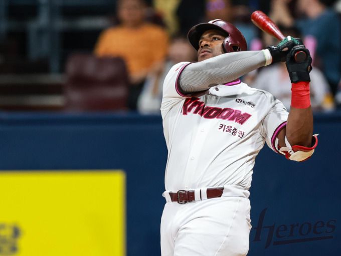 [고척=뉴스핌] 키움 외야수 야시엘 푸이그가 22일 두산과의 경기에서 3회 2점 홈런을 기록하고 있다.  [사진 = 키움] 2025.04.22 photo@newspim.com