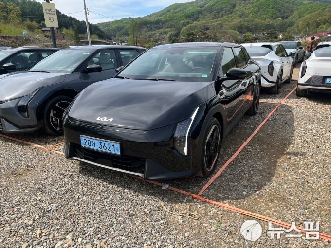 [서울=뉴스핌] 조수빈 기자 = 기아의 첫 전동화 세단 EV4. [사진=조수빈 기자] 2025.04.23 beans@newspim.com