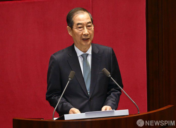 [서울=뉴스핌] 정일구 기자 = 한덕수 대통령 권한대행 국무총리가 24일 오전 서울 여의도 국회 본회의장에서 열린 제424회 국회(임시회) 제6차 본회의에서 2025년도 제1회 추가경정예산안에 대한 정부의 시정연설을 하고 있다. 2025.04.24 mironj19@newspim.com