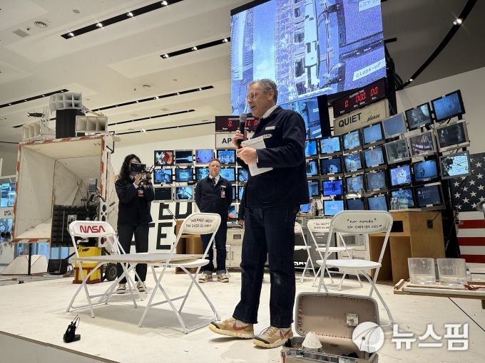 [서울=뉴스핌] 이지은 기자 = '현대카드 컬처프로젝트 29 톰 삭스 전'에서 라이브 데몬스트레이션을 선보이는 작가. 2025.04.24 alice09@newspim.com