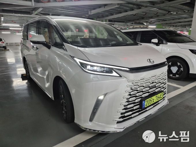 [시흥=뉴스핌] 김승현 기자 = 렉서스 '디 올 뉴 LM 500h' 2025.04.22 kimsh@newspim.com