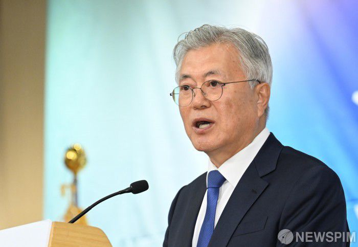 [서울=뉴스핌] 윤창빈 기자 = 문재인 전 대통령이 25일 서울 여의도 국회도서관에서 열린 4.27 판문점선언 7주년 기념식에 참석해 기념사를 하고 있다. 2025.04.25 pangbin@newspim.com