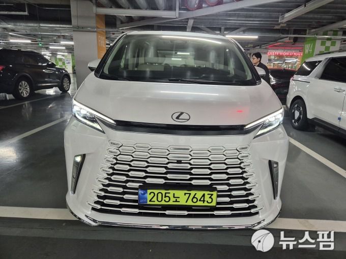 [시흥=뉴스핌] 김승현 기자 = 렉서스 '디 올 뉴 LM 500h' 2025.04.22 kimsh@newspim.com