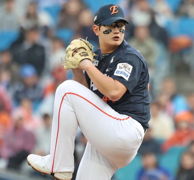 [서울=뉴스핌] 한화 이글스 마무리 투수 김서현이 5일 삼성과의 경기에 출전해 세이브를 기록해 팀의 통산 1100 세이브를 책임졌다. [사진 = 한화]  2025.04.05 photo@newspim.com
