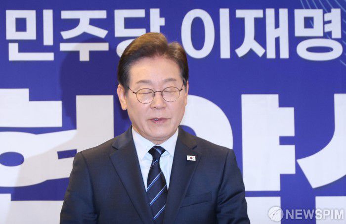 [서울=뉴스핌] 김학선 기자 = 이재명 더불어민주당 대선 후보가 1일 서울 중구 프레스센터에서 열린 한국노총과의 정책협약식에 참석하고 있다. 이날 대법원은 이재명 대선 후보의 공직선거법 위반 사건에 대해 무죄를 선고한 2심 판결을 파기 환송했다. 2025.05.01 yooksa@newspim.com