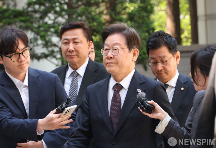 [서울=뉴스핌] 이호형 기자 = 이재명 더불어민주당 대선 후보가 29일 오전 서울 서초구 서울중앙지방법원에서 열리는 '대장동 배임 및 성남FC 뇌물 혐의' 1심 속행 공판에 출석 하고 있다. 2025.04.29 leemario@newspim.com