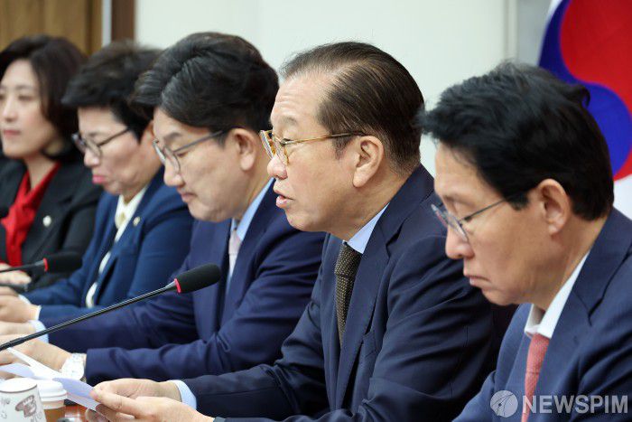 [서울=뉴스핌] 정일구 기자 = 권영세 국민의힘 비상대책위원장이 28일 오전 서울 여의도 국회에서 열린 비상대책위원회의에서 모두발언을 하고 있다. 2025.04.28 mironj19@newspim.com