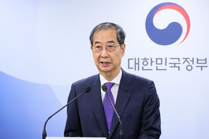 [서울=뉴스핌] 한덕수 대통령 권한대행 국무총리가 1일 오후 정부서울청사에서 대국민 담화를 발표하고 있다. [사진=총리실] 2025.05.01 photo@newspim.com