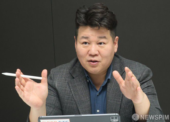 [서울=뉴스핌] 양윤모 기자 = 이정환 미래에셋자산운용 ETF본부장이 뉴스핌과 인터뷰를 하고 있다. 2025.04.08 yym58@newspim.com