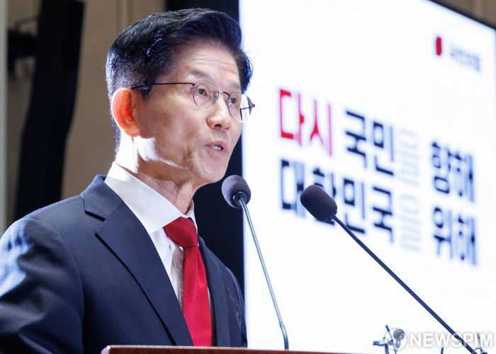 [서울=뉴스핌] 윤창빈 기자 = 김문수 국민의힘 대선 후보가 9일 오전 서울 여의도 국회에서 열린 의원총회에서 모두발언을 하고 있다. 2025.05.09 pangbin@newspim.com