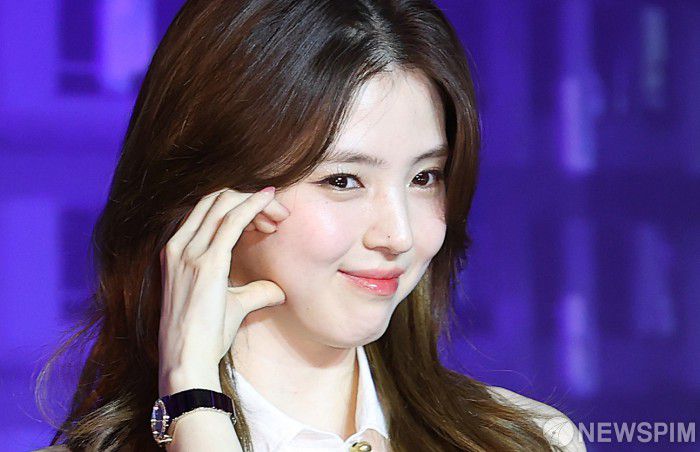 [서울=뉴스핌] 정일구 기자 = 배우 한소희가 25일 오전 서울 용산구 서울드래곤시티에서 열린 넷플릭스 오리지널 시리즈 '경성크리처' 시즌2 제작발표회에서 포즈를 취하고 있다. '경성크리처' 시즌2는 2024년 서울, 태상(박서준 분)과 모든 것이 닮은 호재와 경성의 봄을 살아낸 채옥(한소희 분)이 만나 끝나지 않은 경성의 인연과 운명, 악연을 파헤치는 이야기를 그린 작품이다. 오는 27일 공개. 2024.09.25 mironj19@newspim.com