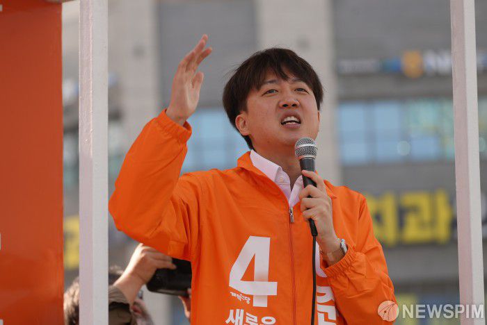 [서울=뉴스핌] 이준석 개혁신당 대선 후보가 13일 오전 대구 달서구 죽전네거리에서 유세를 하며 지지를 호소하고 있다. [사진=이준석 캠프] 2025.05.13 photo@newspim.com