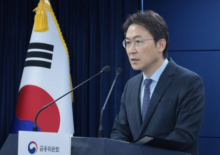 [서울=뉴스핌] 이길동 기자 = 권대영 금융위원회 사무처장이 14일 서울 종로구 정부서울청사 브리핑룸에서 MG 손해보험에 대한 영업 일부정지 및 향후 처리방안 관련 브리핑 하고 있다. 2025.05.14gdlee@newspim.com