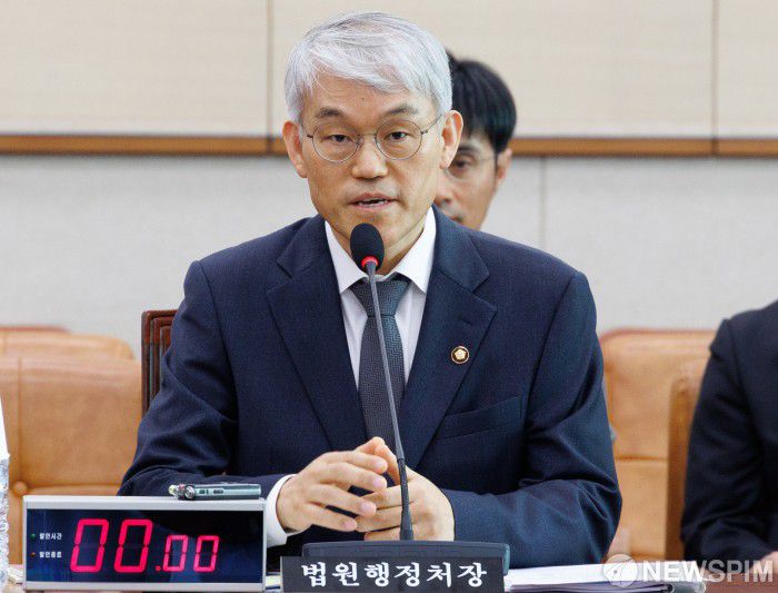 [서울=뉴스핌] 윤창빈 기자 = 천대엽 법원행정처장이 14일 오전 서울 여의도 국회에서 열린 법제사법위원회 전체회의에서 의원들 질의에 답변하고 있다. 2025.05.14 pangbin@newspim.com