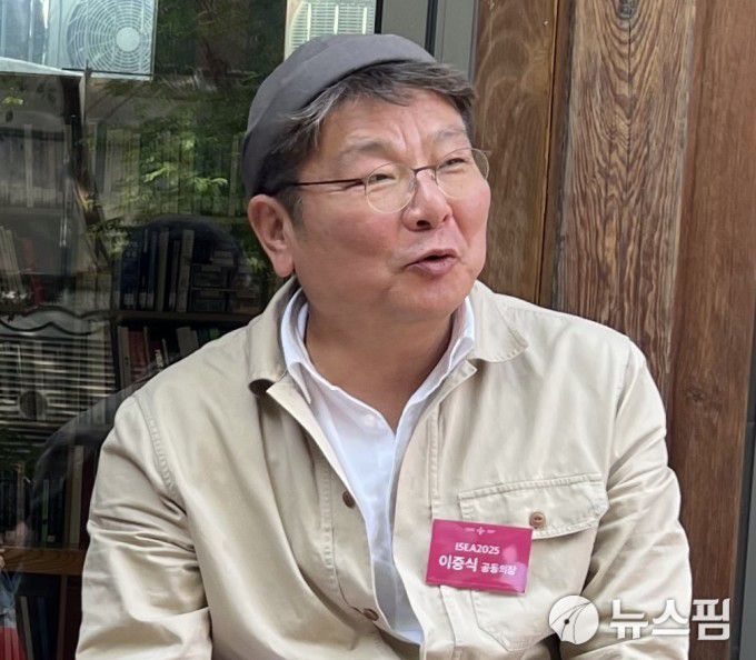 [서울=뉴스핌] ISEA2025 공동의장인 이중식 서울대학교 문화예술원 원장. [사진=이영란 미술전문기자] 2025.05.15 art29@newspim.com