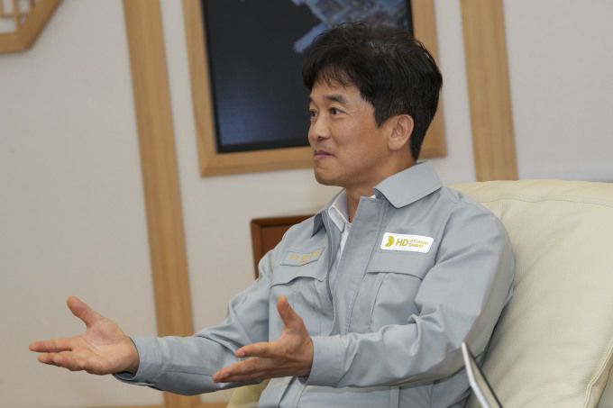 류상훈 HD현대삼호 자동화혁신센터 상무가 지난 14일 전라남도 영암군에 위치한 HD현대삼호에서 기자들과 만나 인터뷰를 진행하고 있다. [사진=HD현대삼호]