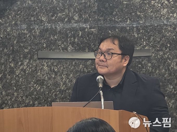 [서울=뉴스핌] 송현도 기자 =  '인구소멸대응지역 지방 주택시장 형성 촉진을 위한 법제적 측면에서의 규제 개선 방안'을 발표한 박광동 한국법제연구원 선임연구위원. 2025.05.20 dosong@newspim.com