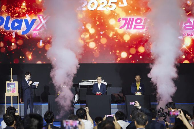 수도권 최대 융·복합 게임쇼 '2025 플레이엑스포(PlayX4)'가 22일 막을 올렸다. 경기도가 주최하고 경기콘텐츠진흥원과 킨텍스가 주관하는 이번 행사는 25일까지 나흘간 고양시 킨텍스 제1전시장에서 열린다. [사진=경기도]