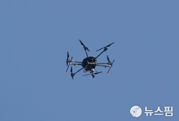 [수원=뉴스핌] 순정우 기자 = 국토교통부가 고중량 소방드론·공항 조류대응 AI(인공지능) 드론 개발에 100억원을 투입한다고 25일 밝혔다. 2019.10.11 jungwoo@newspim.com