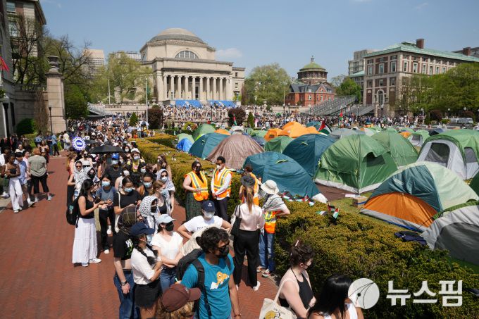 29일(현지시간) 미국 컬럼비아대 캠퍼스 안에 있는 친팔레스타인 시위대 텐트 농성 현장. [사진=로이터 뉴스핌]