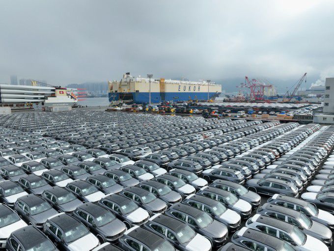 르노코리아 '그랑 콜레오스'의 중남미 수출 초도 물량 선적 [사진=르노코리아]