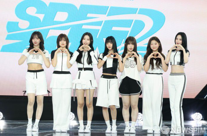 [서울=뉴스핌] 김학선 기자 = 신인 걸그룹 유스피어(여원, 소이, 시안, 서유, 다온, 채나, 로아)가 4일 서울 마포구 상암동 SBS프리즘타워에서 열린 데뷔 앨범 발매 미디어 쇼케이스에서 포즈를 취하고 있다. 2025.06.04 yooksa@newspim.com