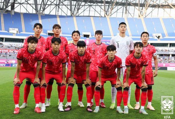 한국 U-22 축구대표팀이 5일 호주 U-22 대표팀과 평가전에 앞서 기념 촬영을 하고 있다. [사진=KFA]