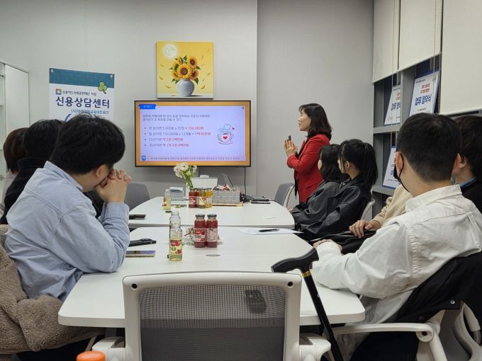 [사진=뉴스핌] 이정아 기자 =  지난 4일 서울 성수동 에이팩센터에서 경제교육을 듣고 있는 자립준비청년들. 2025.04.06 plum@newspim.com