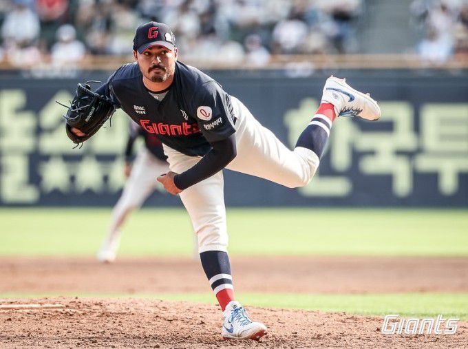 알렉 감보아. [사진=롯데]