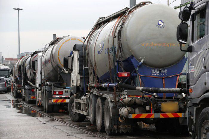 대형 국책사업에 대해 레미콘을 공사 현장에서 전량 생산할 수 있도록 하는 국토부 지침이 개정됐다. 사진은 레미콘 믹서트럭 모습 [사진=뉴스핌DB]