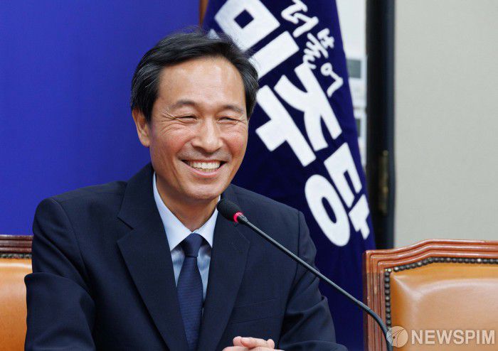 [서울=뉴스핌] 윤창빈 기자 = 우상호 정무수석이 10일 오후 서울 여의도 국회에서 박찬대 더불어민주당 대표 직무대행 겸 원내대표를 예방해 발언하고 있다. 2025.06.10 pangbin@newspim.com