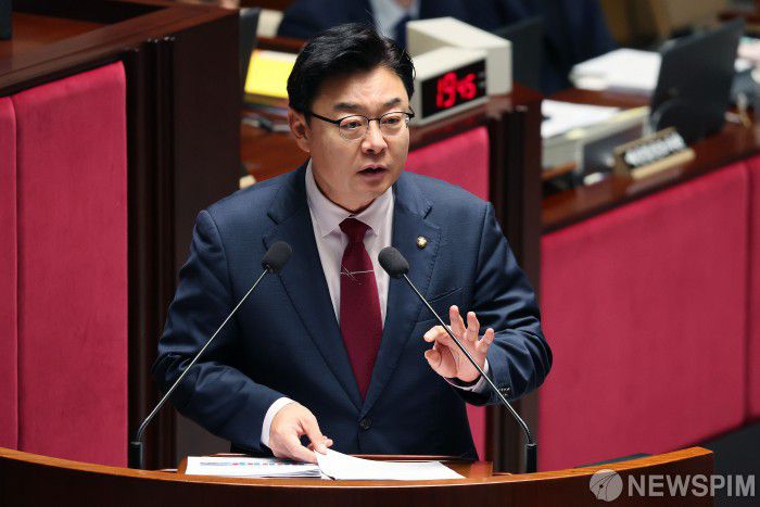 [서울=뉴스핌] 이형석 기자 = 김성원 국민의힘 의원이 12일 오전 서울 여의도 국회에서 열린 제418회 국회(정기회) 제10차 예산결산특별위원회 전체회의에서 질의를 하고 있다. 2024.11.12 leehs@newspim.com